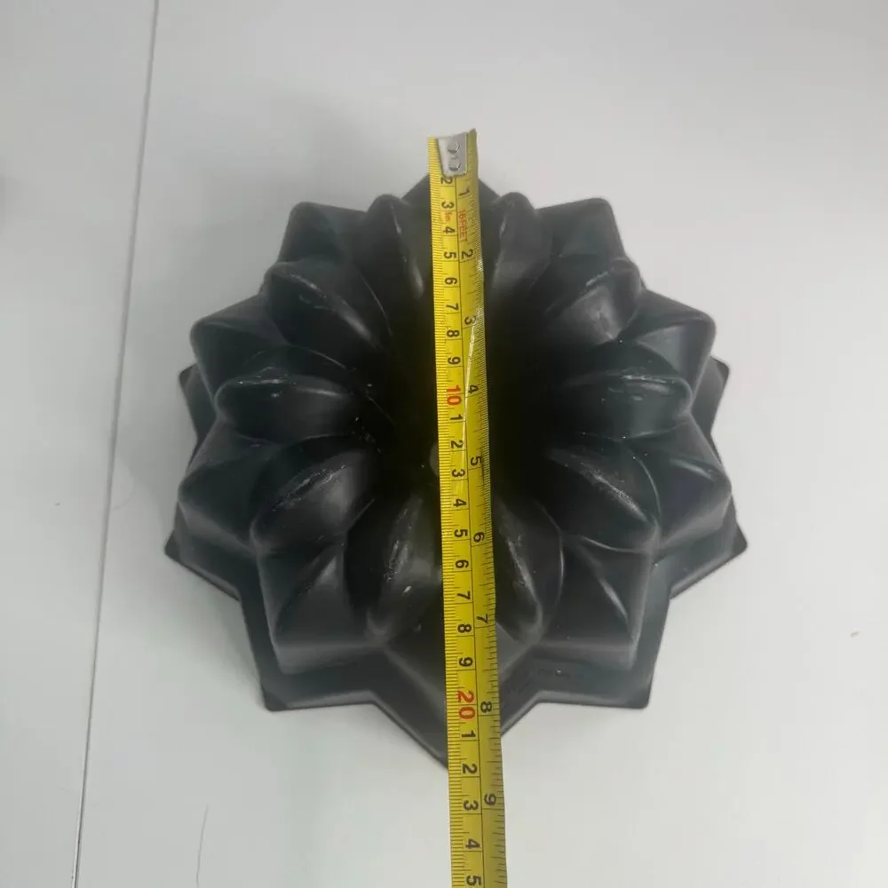 Nordic Ware STAR Bundt Cake Pan Heavy Cast Aluminum USA